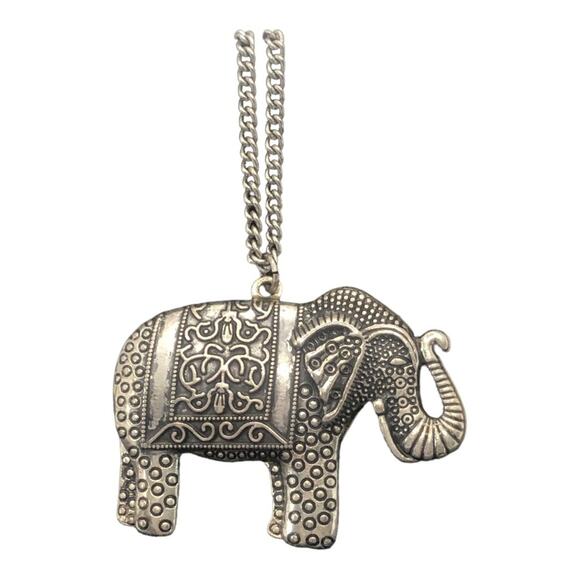 Retro Detailed Ornately Carved Large Elephant Necklace Silver Tone Necklace - Picture 10 of 12